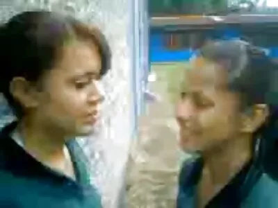 बॅकयार्ड प्लेझर व्हिडिओ (अश्लीन राय)