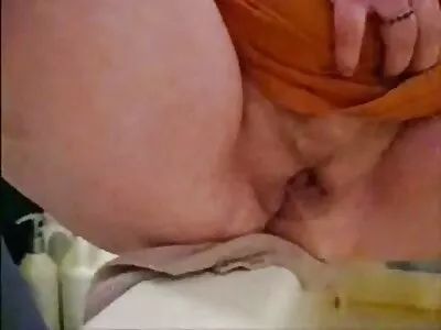 स्पंज बाथ व्हिडिओ (कोर्टनी कमझ, अँजेलिना एशे)