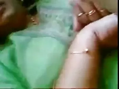 शेतकऱ्याच्या मुलीचा व्हिडिओ (डॅनी डी, रेबेका वोल्पेटी)