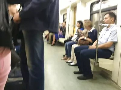 संकटात गोरा हा एक विचित्र अनलीश केलेला व्हिडिओ आहे (ख्लो कापरी)