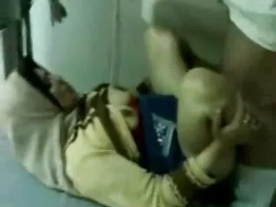 अॅली के आणि एरिक जॉन शरारती बुकवर्म मध्ये