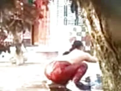 होली वेस्ट, जॉनी कॅसल आज रात्रीच्या मैत्रिणीमध्ये